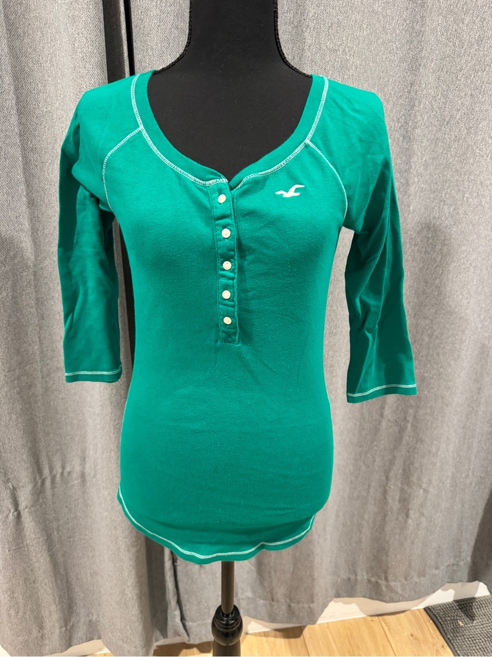 Hollister Emerald Green Henley Button-Front 3/4 Sleeve Top